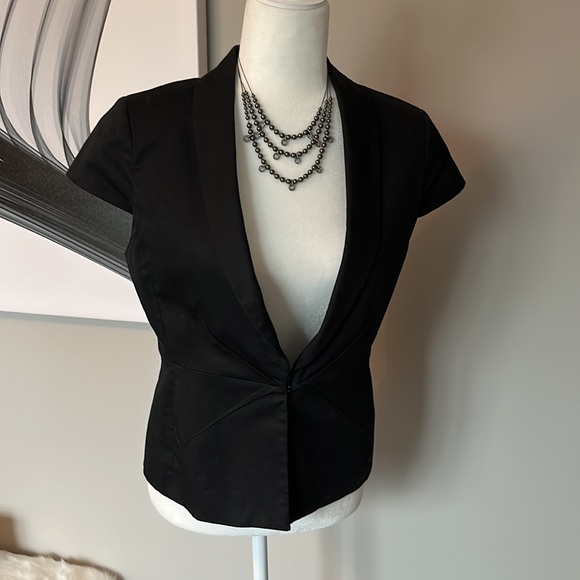 New York and Company stretch black cap sleeve lightweight business jacket - Picture 1 of 6
